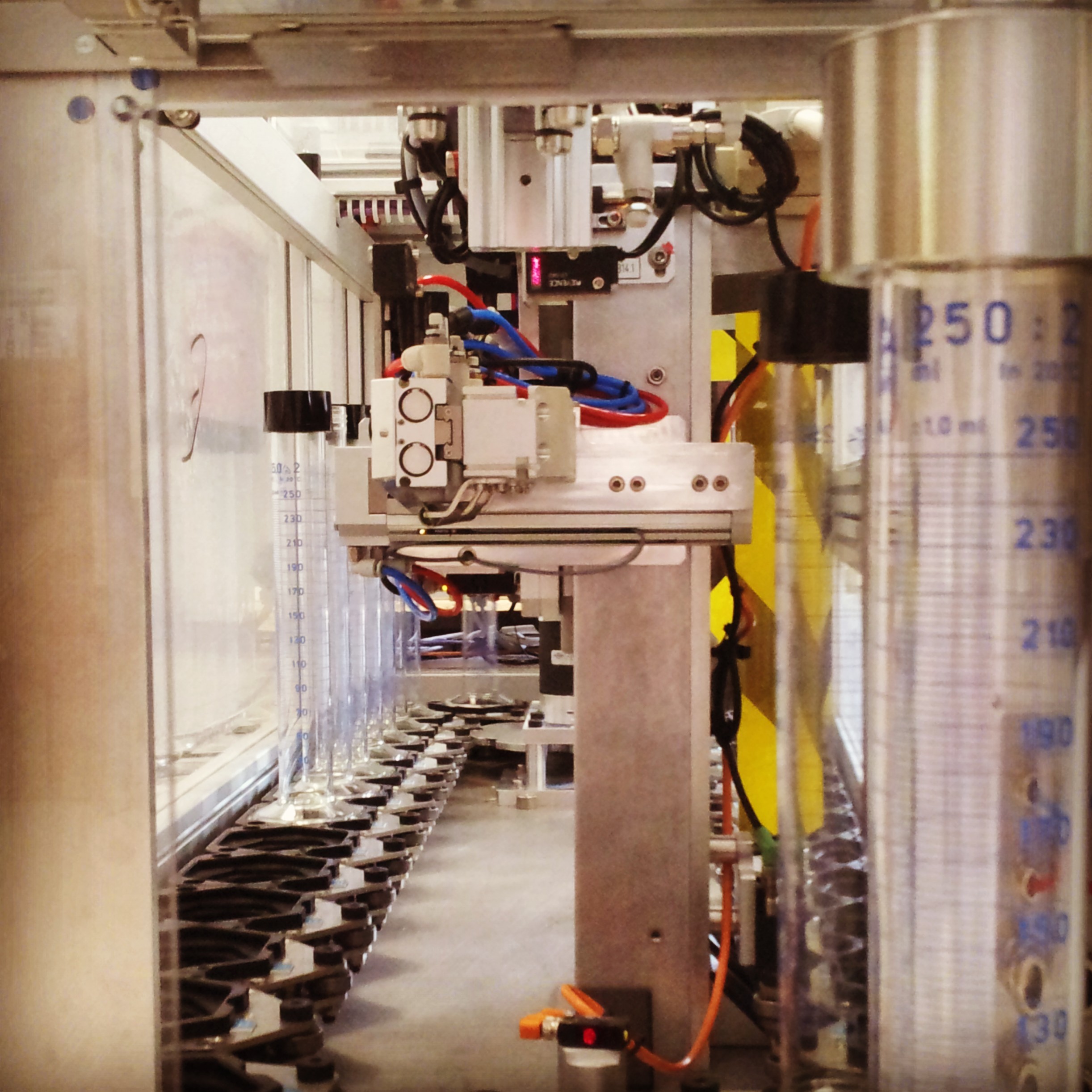 Machine industrielle de test et stockage d'éprouvettes - vue intérieure ASM